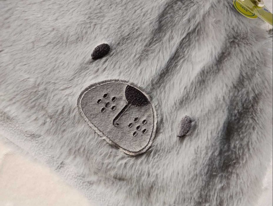 Новая шапка фирменная на флисе