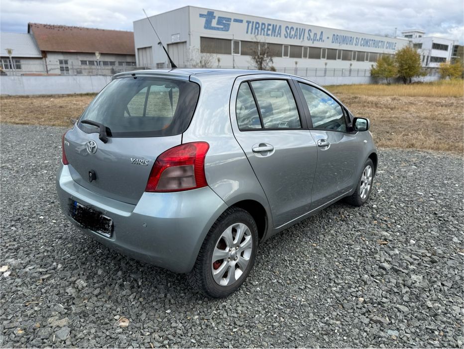Vând Toyota Yaris