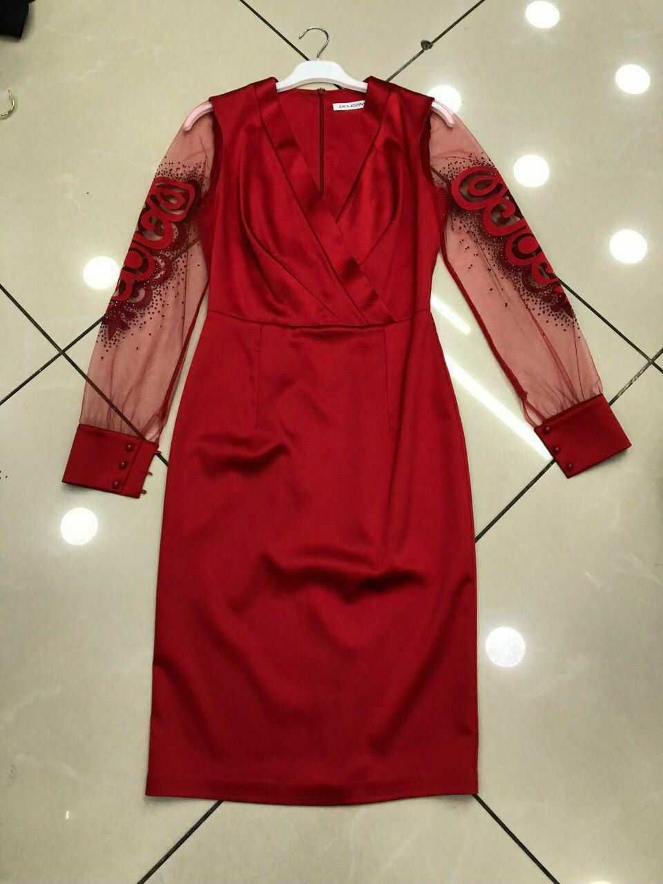 Красное атласовое платье на выход