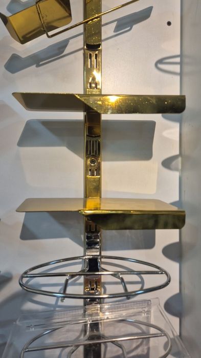 Вешалка и рилс на стену