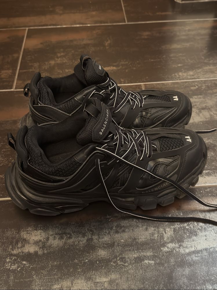 Balenciaga track