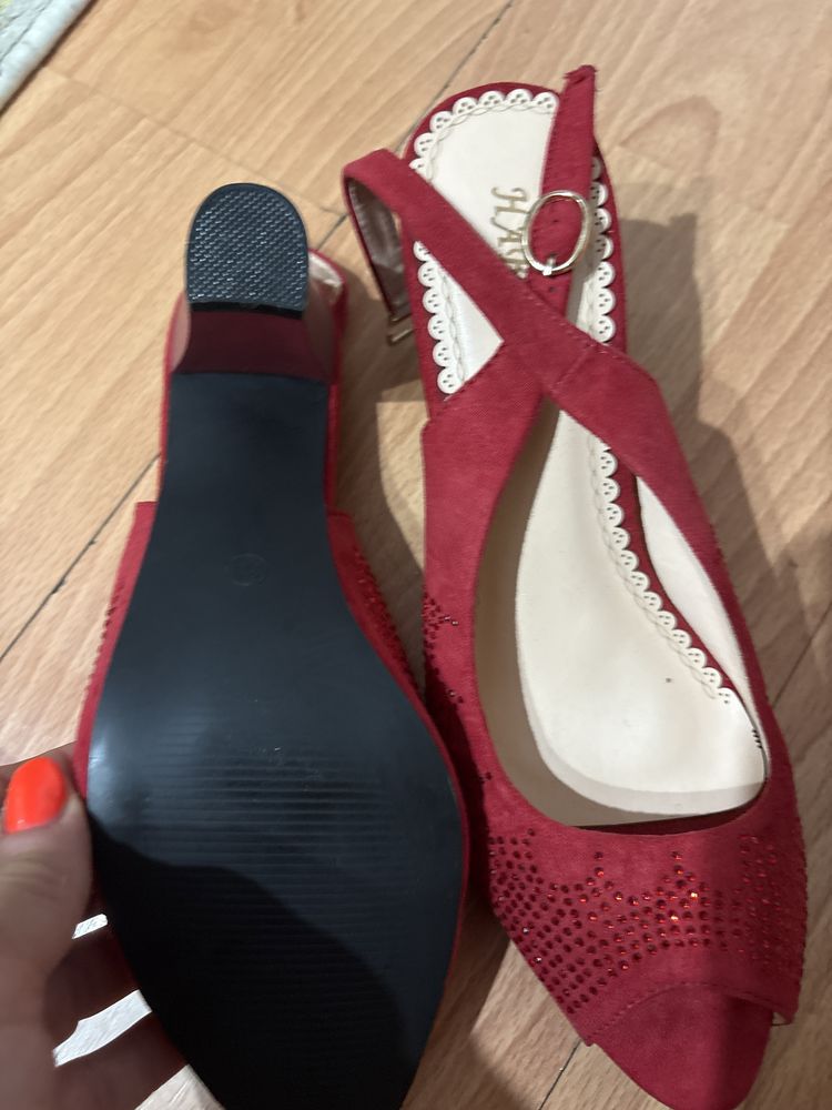 Vand sandale elegante