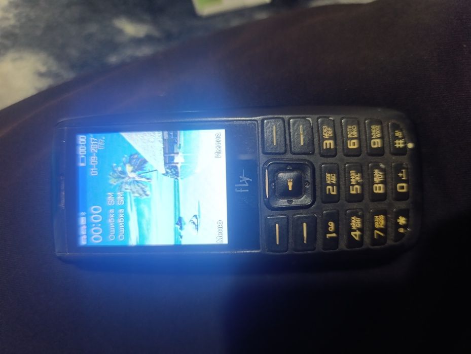 Продам простой телефон