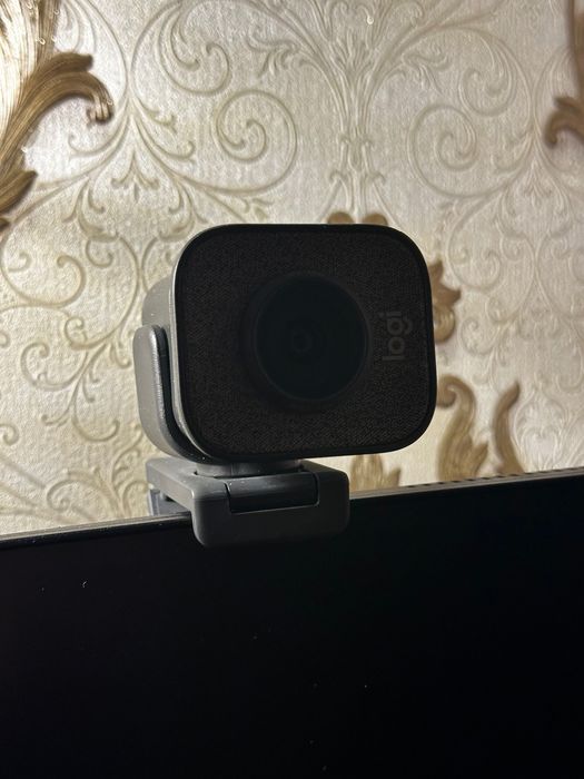 Веб камера Logitech streamcam