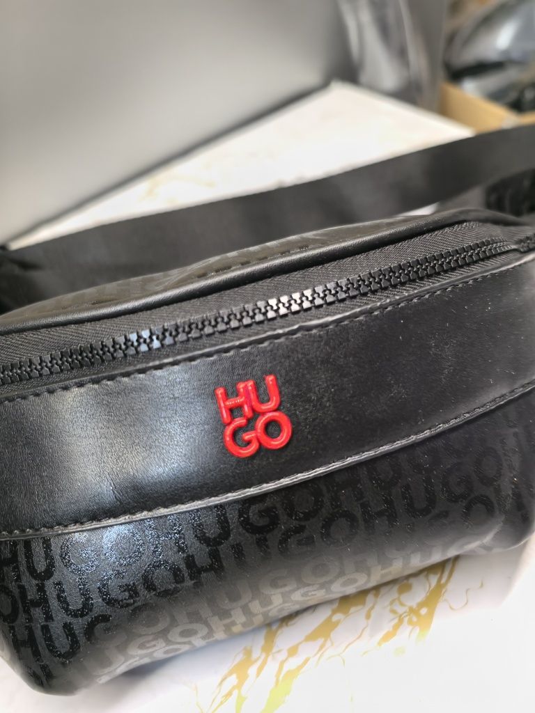 Hugo Boss чанта банан