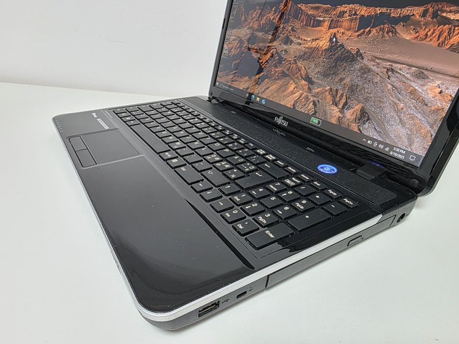 Laptop Fujitsu PRO 15.6 i7 ssd MADE IN GERMANY