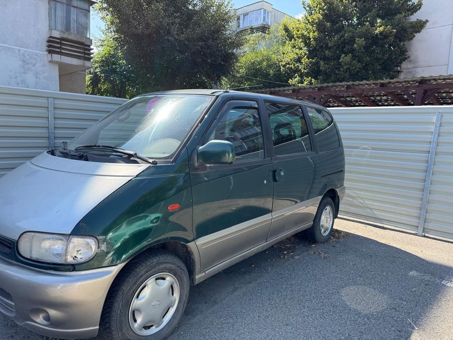 Nissan Serena 1.6 benzina din 2000
