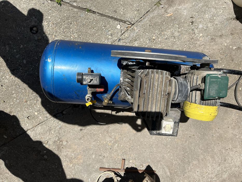 Compresor trifazic 100 l , 15 Bar