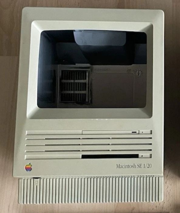 Carcasa Macintosh SE pentru colecție sau modat pc