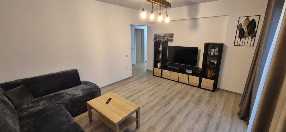 Inchiriez Apartament 2 cam + Curte 160mp ( centrala, parcare )