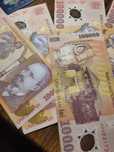 Vand bancnote de 100.000 lei