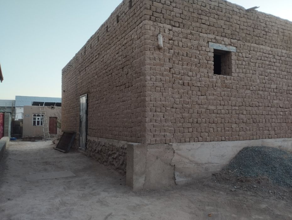 Uy satiladi taza jol targobiy gumbez qasinda