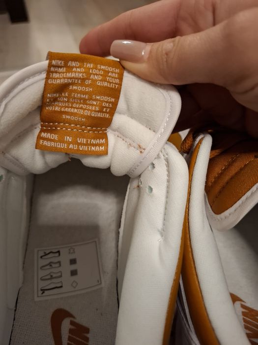 Nike Dunk noi cu eticheta