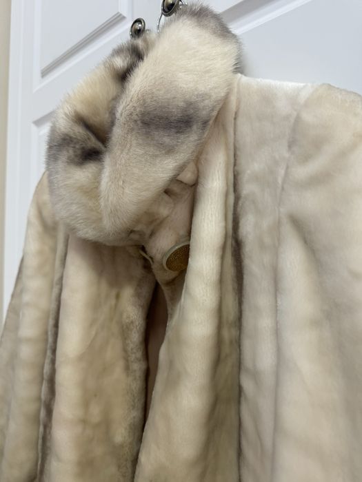 Шубка- эко светлая