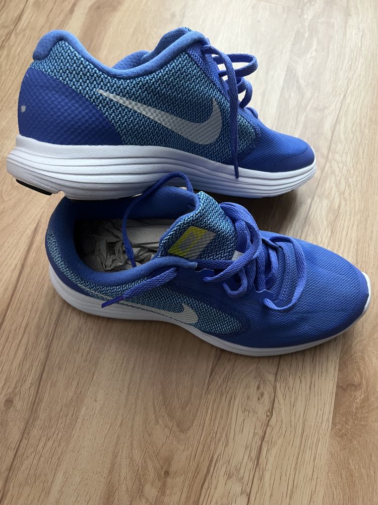 Оригинални маратонки Nike