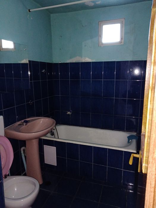 Apartament cu 3 camere de închiriat