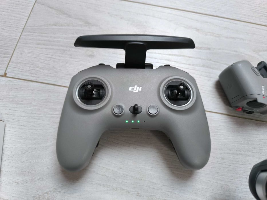 Състезателен и спортен дрон DJ FPV Combo