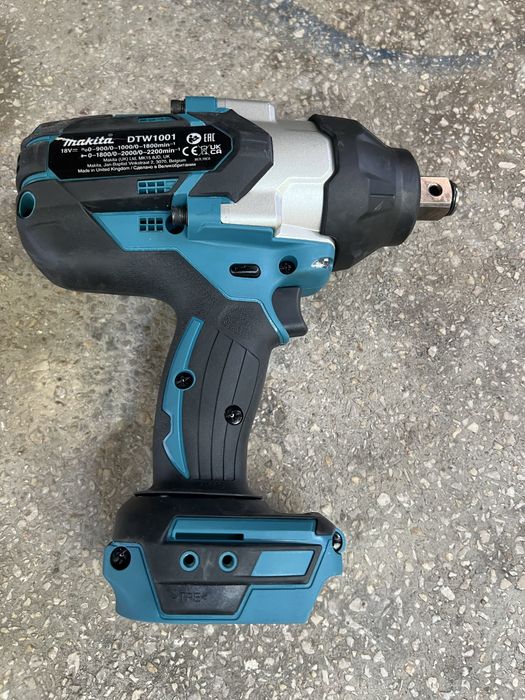 Vand corp impact Makita DTW 1001 cu patrat de 3/4