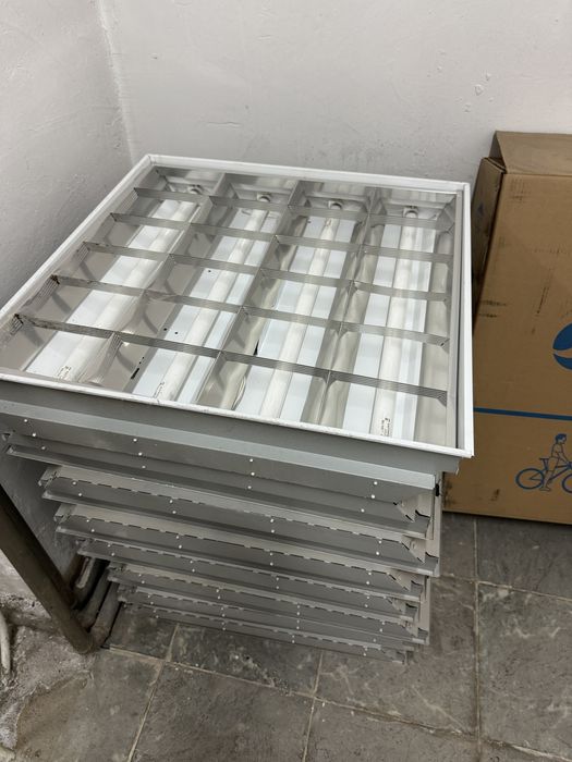 Оптом повесные потолочные светильники, 8 штук, в исправном состоянии