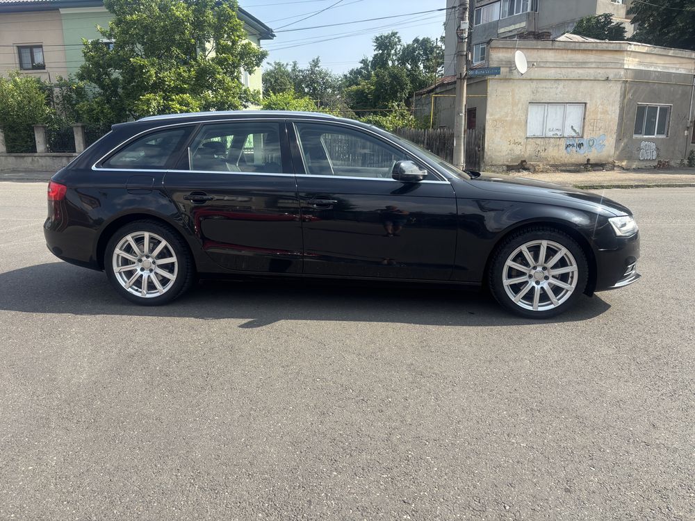 Audi A4  Facelift. B 8,5  automat  Led/carte service  Bi-xenon/ Navi