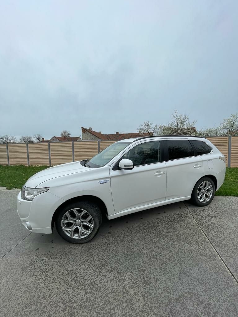 Mitsubishi Outlander phev 4WD