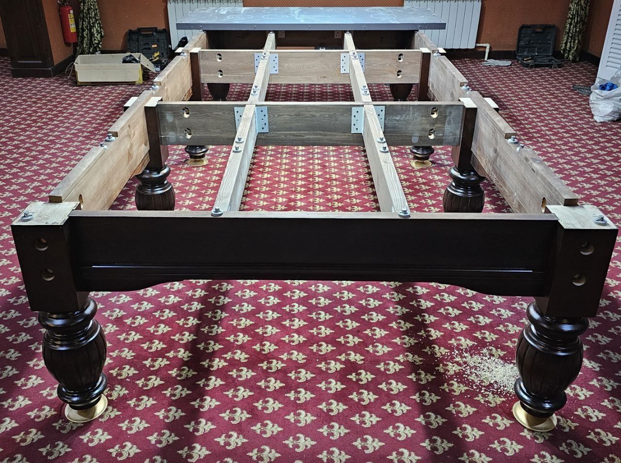 Продаётся  бильярдный стол "LEADER" ,billiard stoli