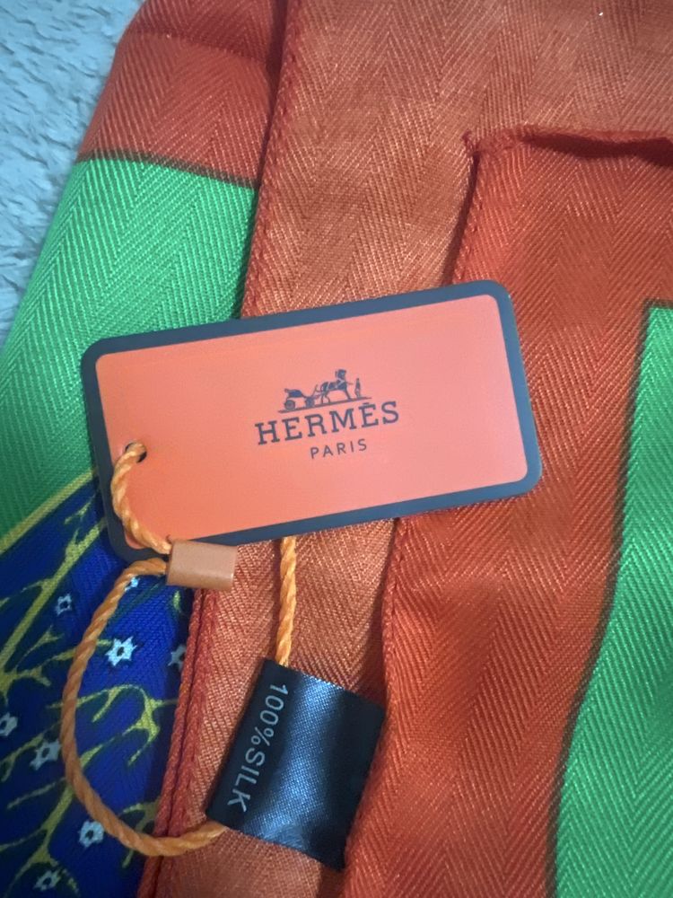 Платок HERMES продам новый