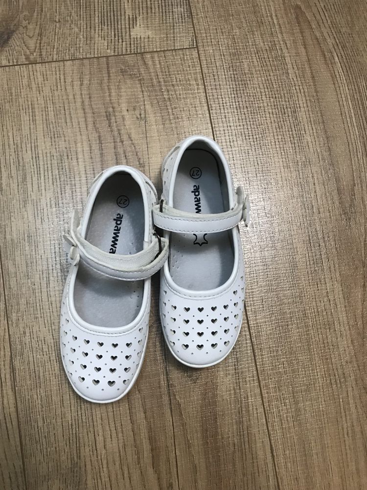 Papucei albi, marimea 27