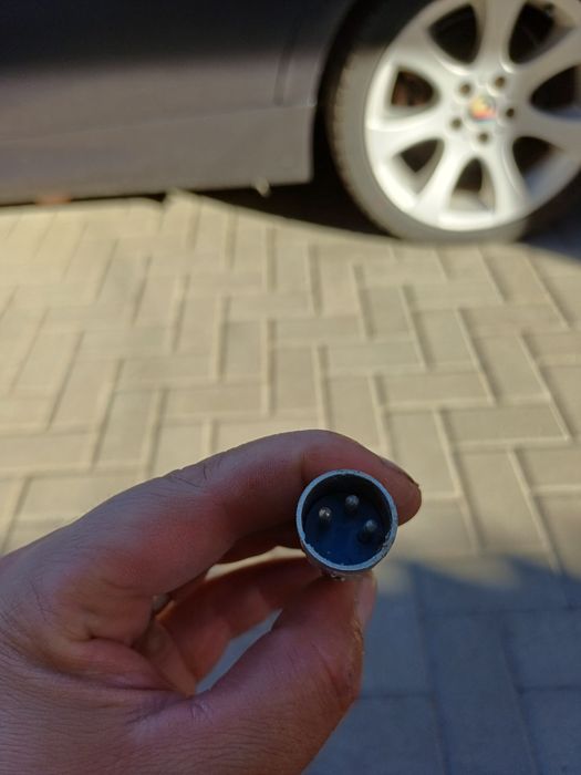 Încărcător bicicletă cu 3 pini.