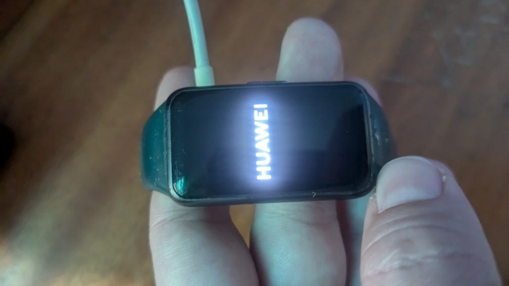 huawei band 6 фитнес браслет Срочно
