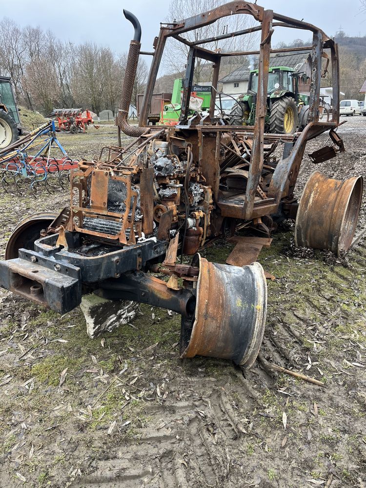 Dezmembrez tractor new holland tl100