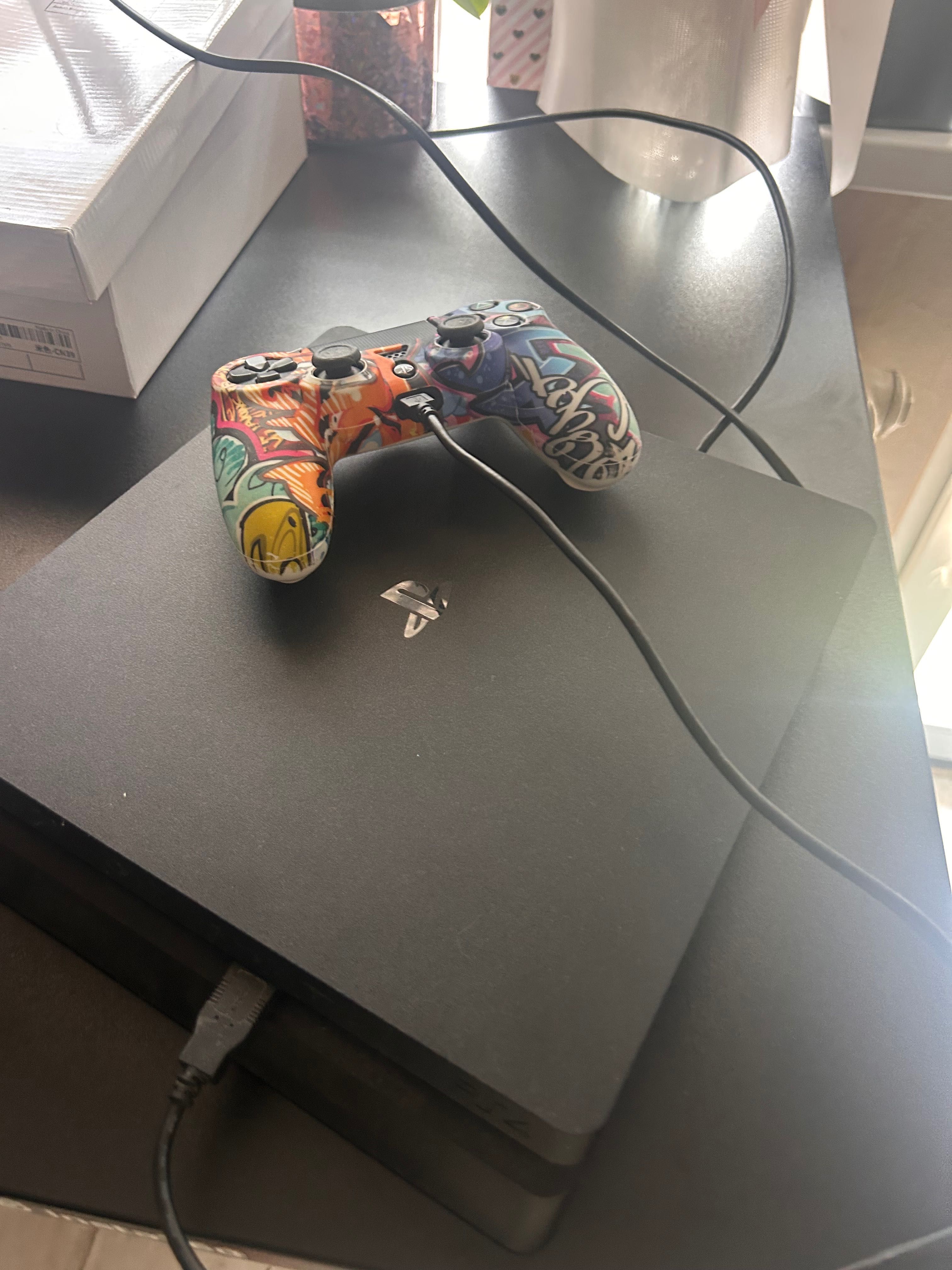 PlayStation 4 с джойстик