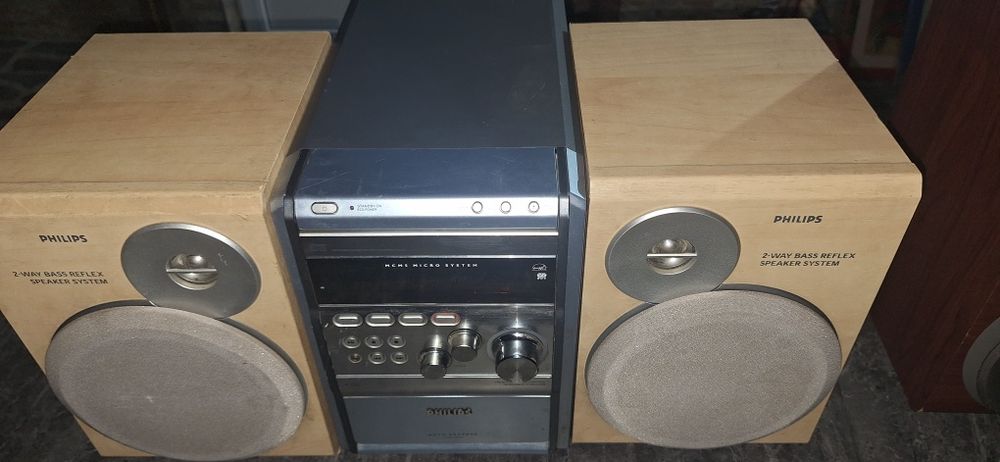 Combina muzicala cu boxe Philips .