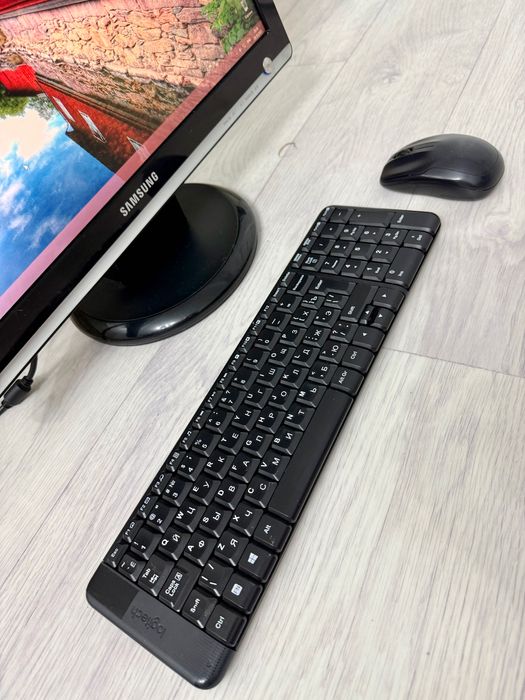 Компьютер в комплекте с монитором, клавиатура, мышка