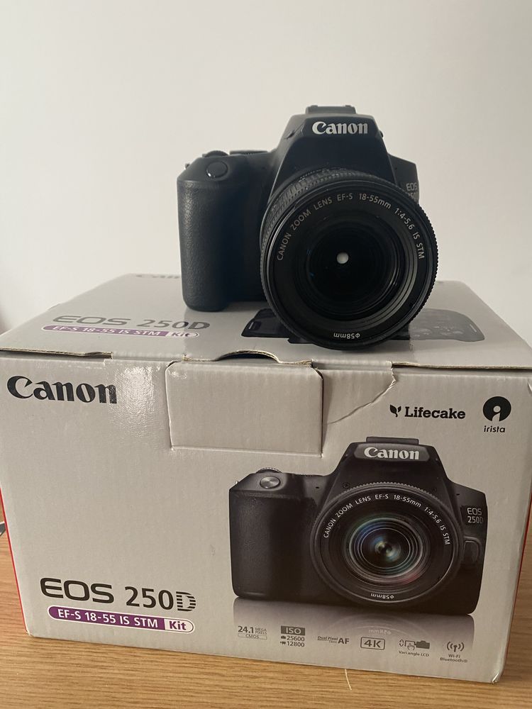 Vând camera Canon EOS 250d