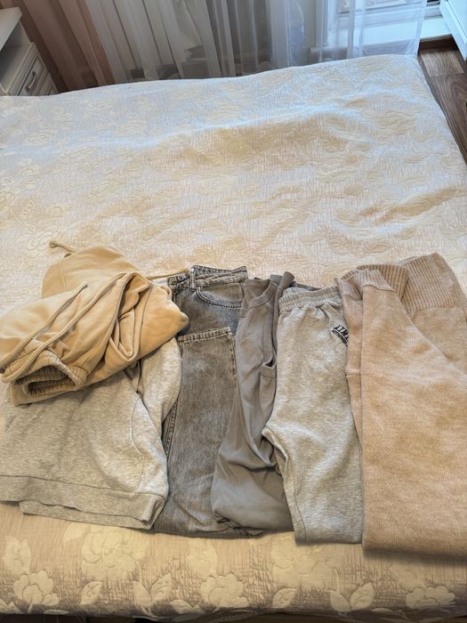 Пакет одежды: трикотажные платья, джинсы, теплые штаны и костюмы и т д