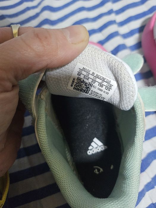 Adidasi adidas fetita