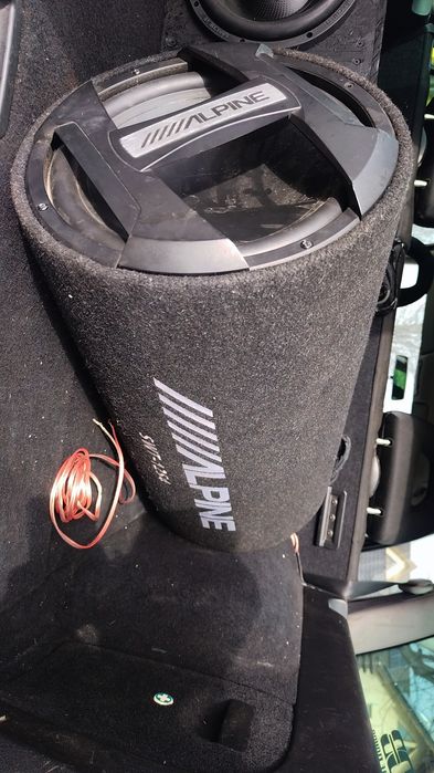 Vând Subwofer alpine tub SWT-12S4 300 w rms (1000w peak)