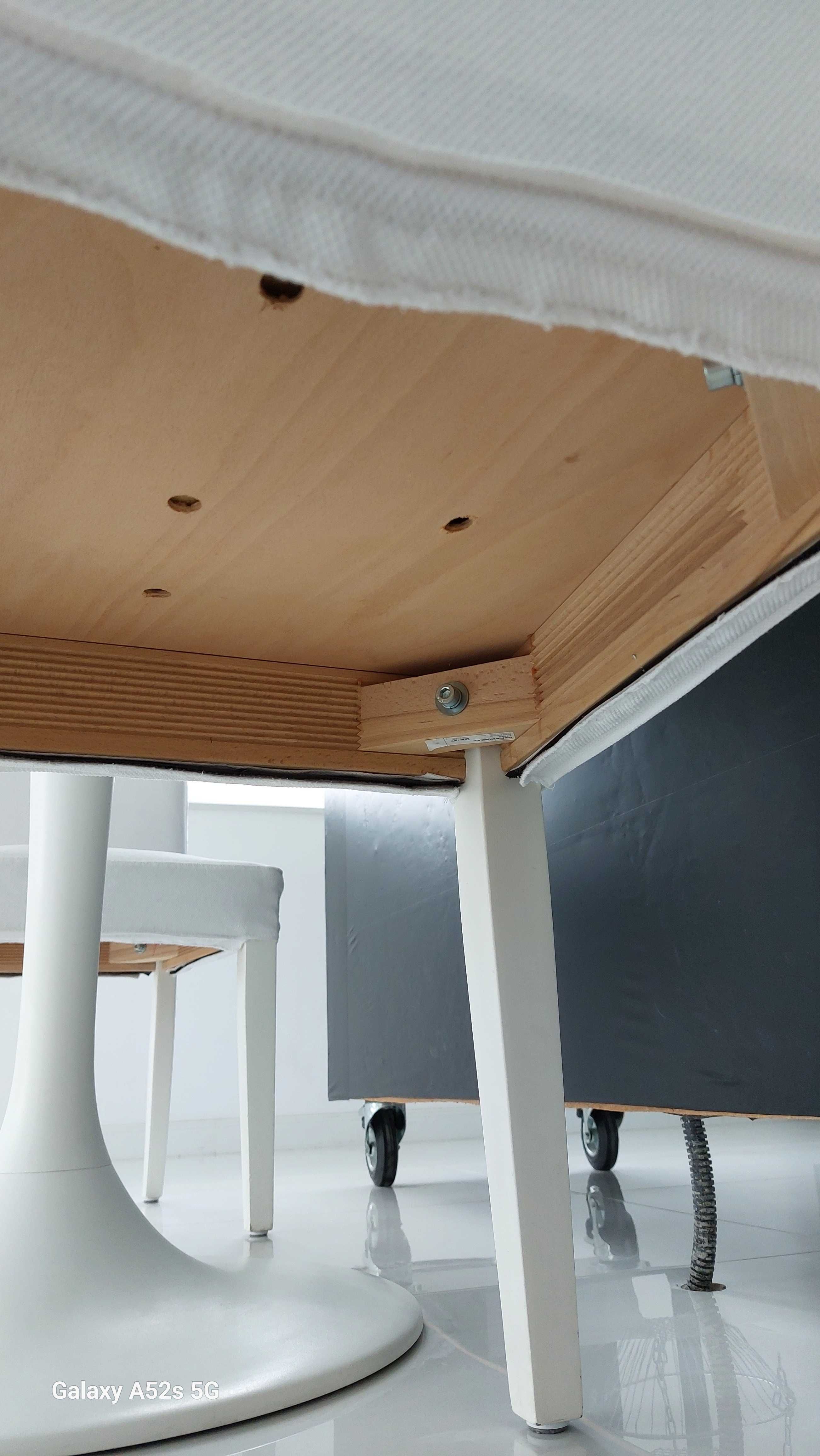 Set masa rotunda + 2 scaune (ambele Ikea)