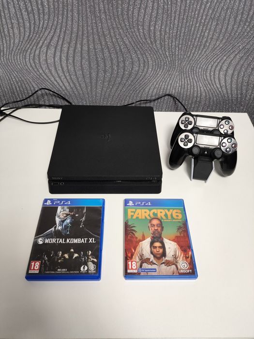PS4 slim + 2геймпада + зарядная станция + 2 игры