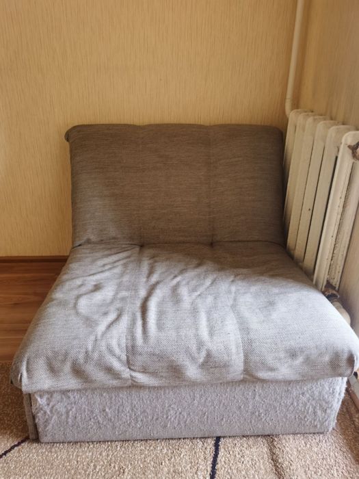 Кресло-кровать б/у. Требует ремонта.