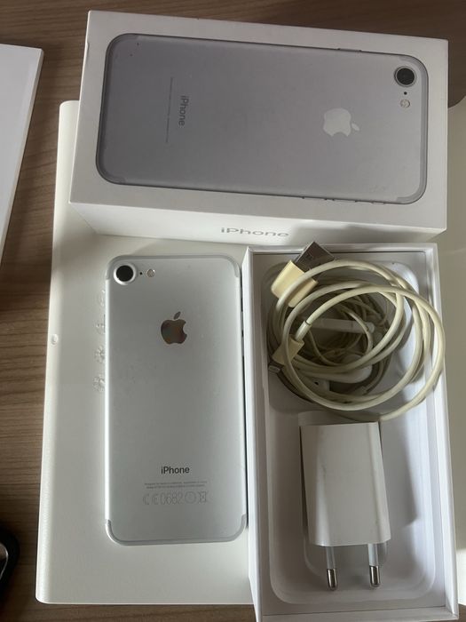Iphone 7 32GB-73% батерия, без забележки, с протектор и калъф