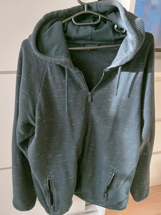 Vând hanorace barbati