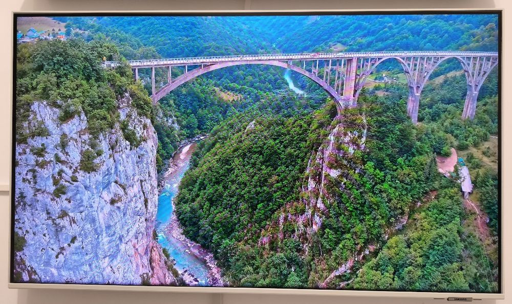 Tv LED Samsung Smart 43inch 4K UHD white
UE43AU9082UXXHSeria AU9082,
