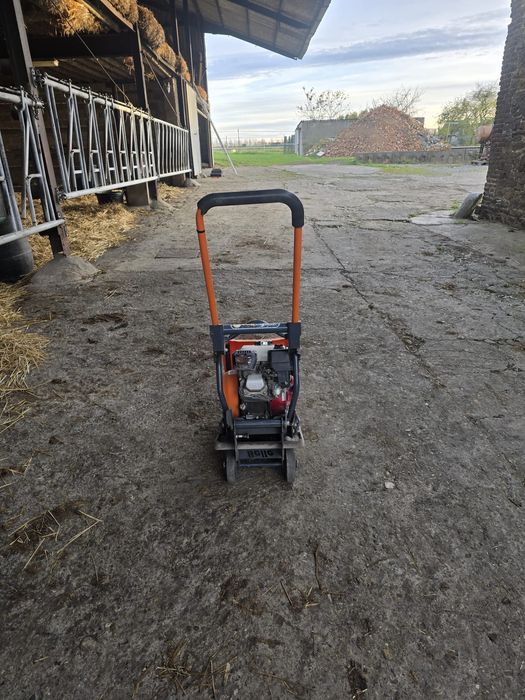 Placa vibrantă pe benzină.Disponibil în România din 26 Dec