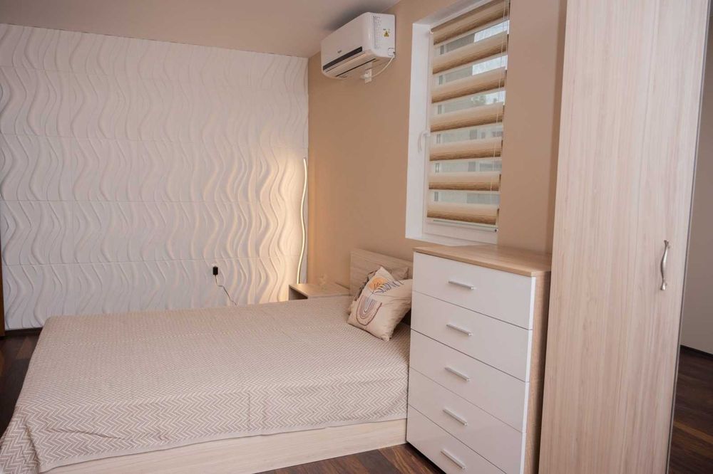 Дава се под наем Тристаен апартамент в София, Витоша - 85 кв.м за 663 € - Снимка #2