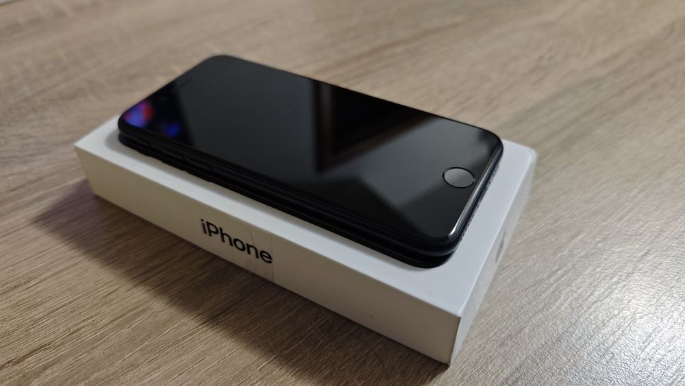 iPhone SE 3 (64GB, Midnight) – stare excelentă, baterie 97%