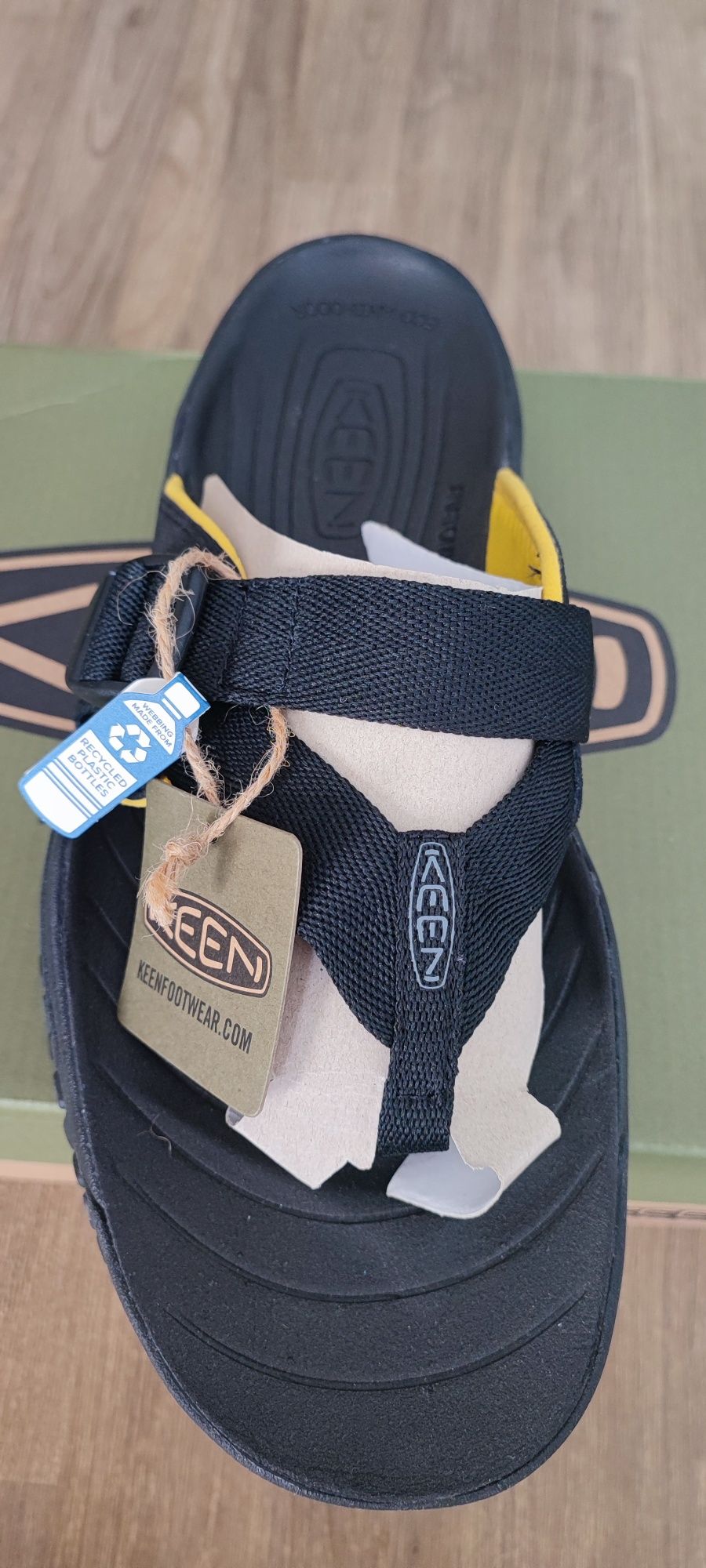 нови KEEN Solr Toe Post размер 47