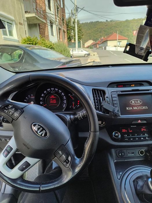 Kia Sportage Mașină arată foarte bine interior și exterior.