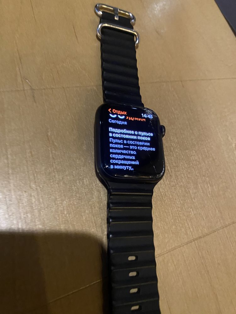 Продам Apple watch SE